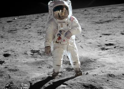 Сорок лет назад человек впервые ступил на поверхность луны